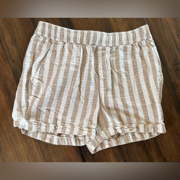 Old Navy Pants - Striped Tan Women's Shorts size medium